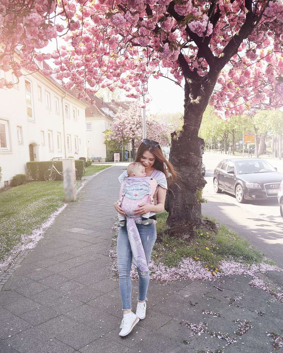 Tragen im Frühling: Wundervolle Kuschelstunden - KOKADI