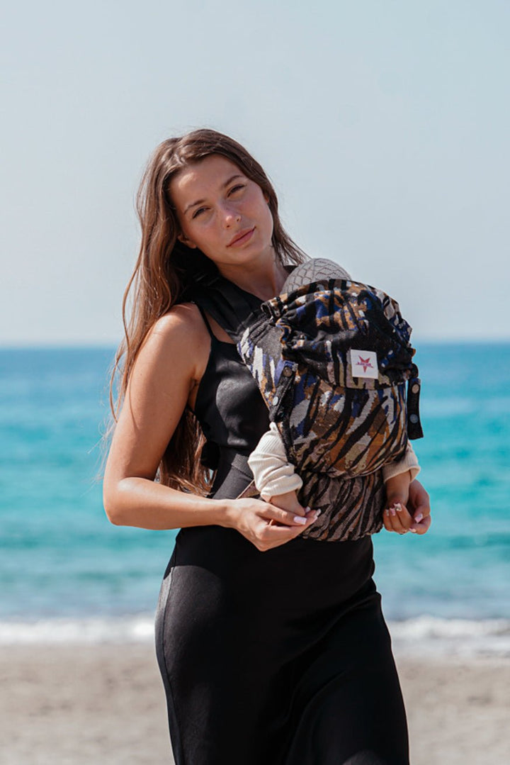 portador de bebê Flip Junglefari Ouro Vibrante KOKADI