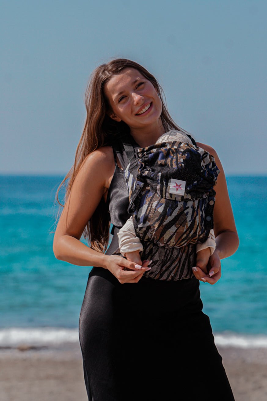 portador de bebê Flip Junglefari Ouro Vibrante KOKADI