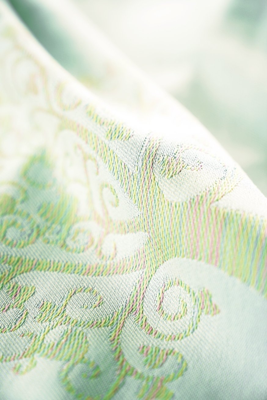 KOKADI Dias de bebê Onbu Marlene no país das maravilhas