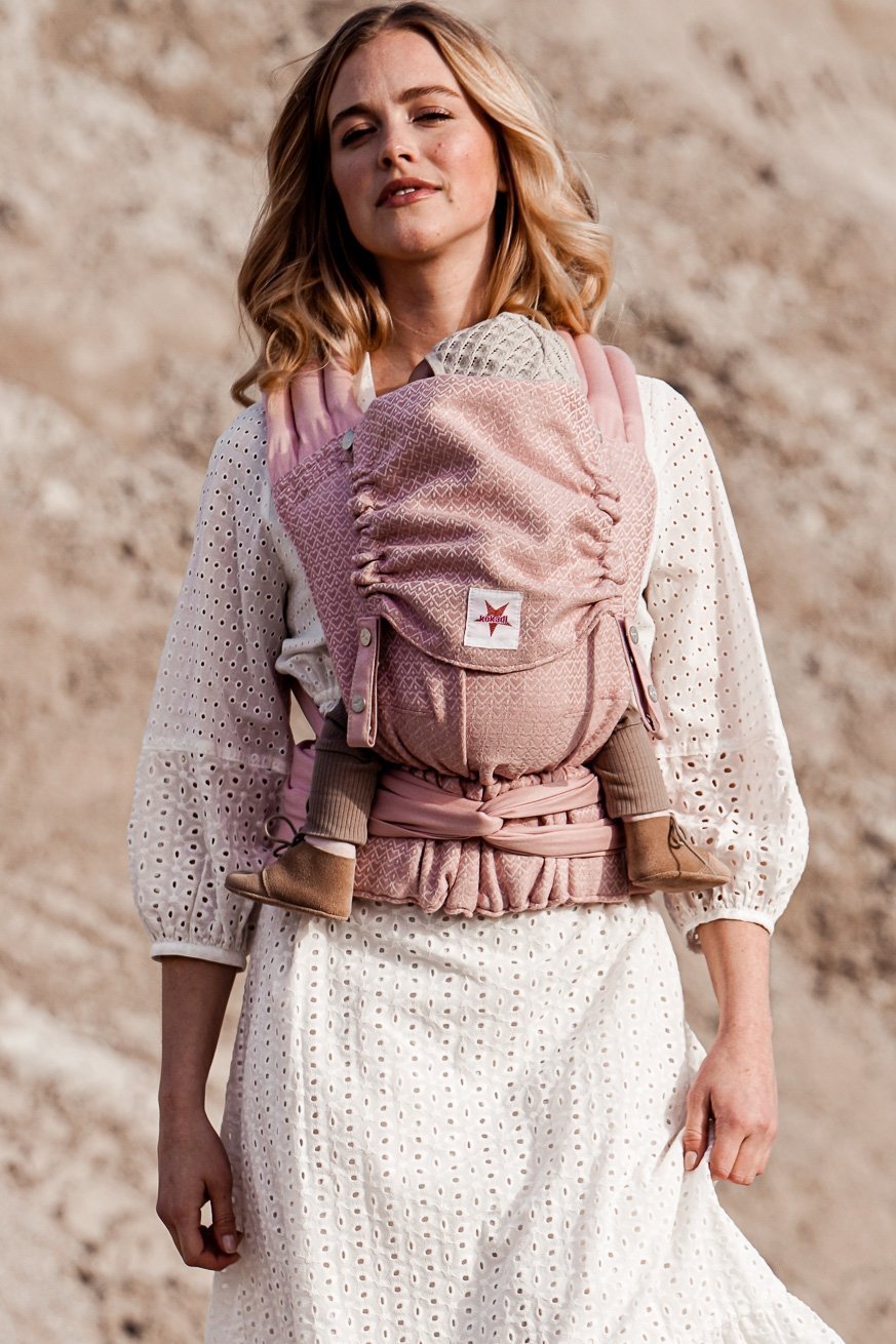 KOKADI portador de bebê TaiTai Heart2Heart Rosé