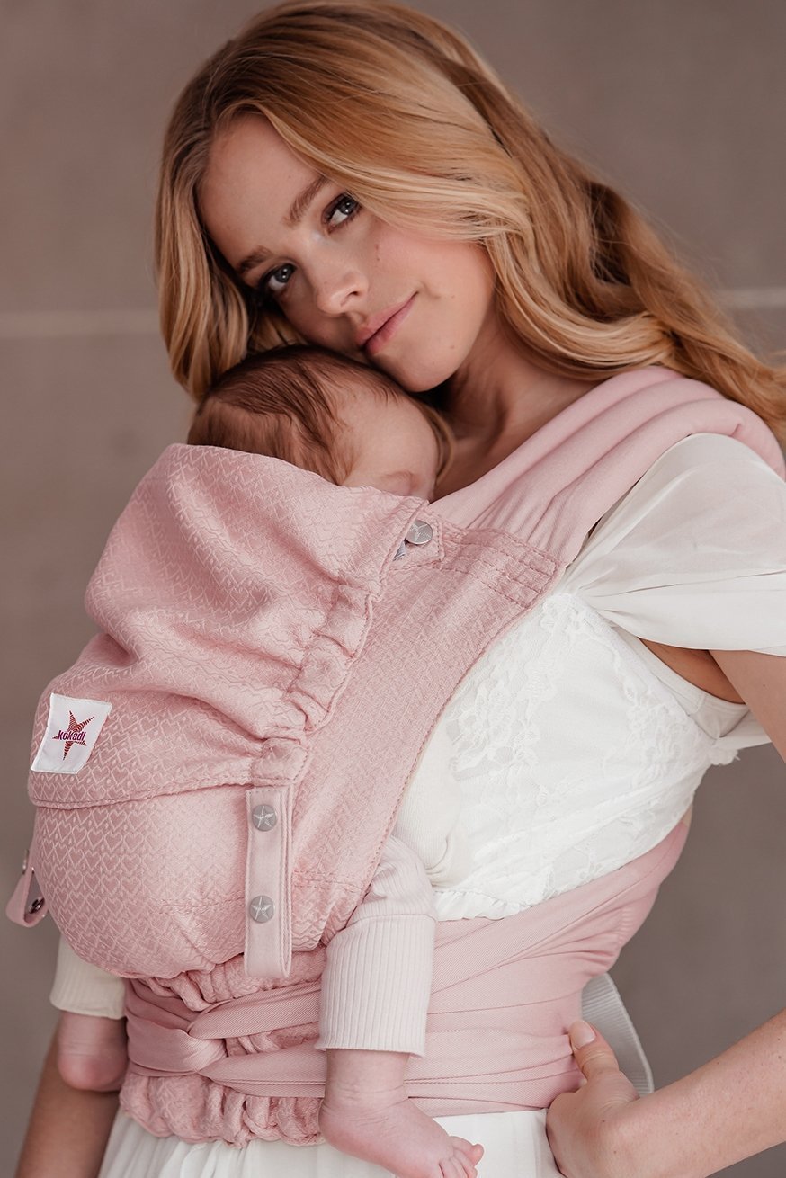 KOKADI portador de bebê TaiTai Heart2Heart Rosé