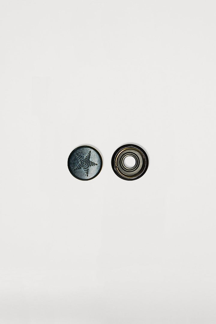 Botão fêmea preto (antigo) - KOKADI