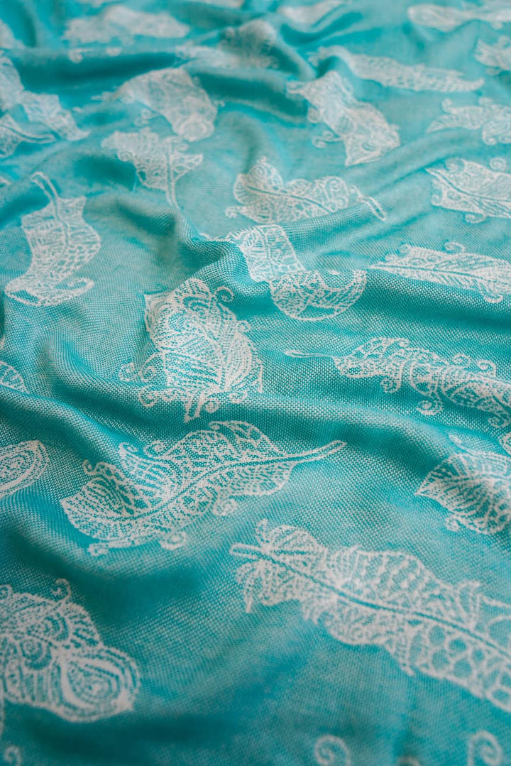 Toalha fofinha de penas de mandala Alexandra - KOKADI