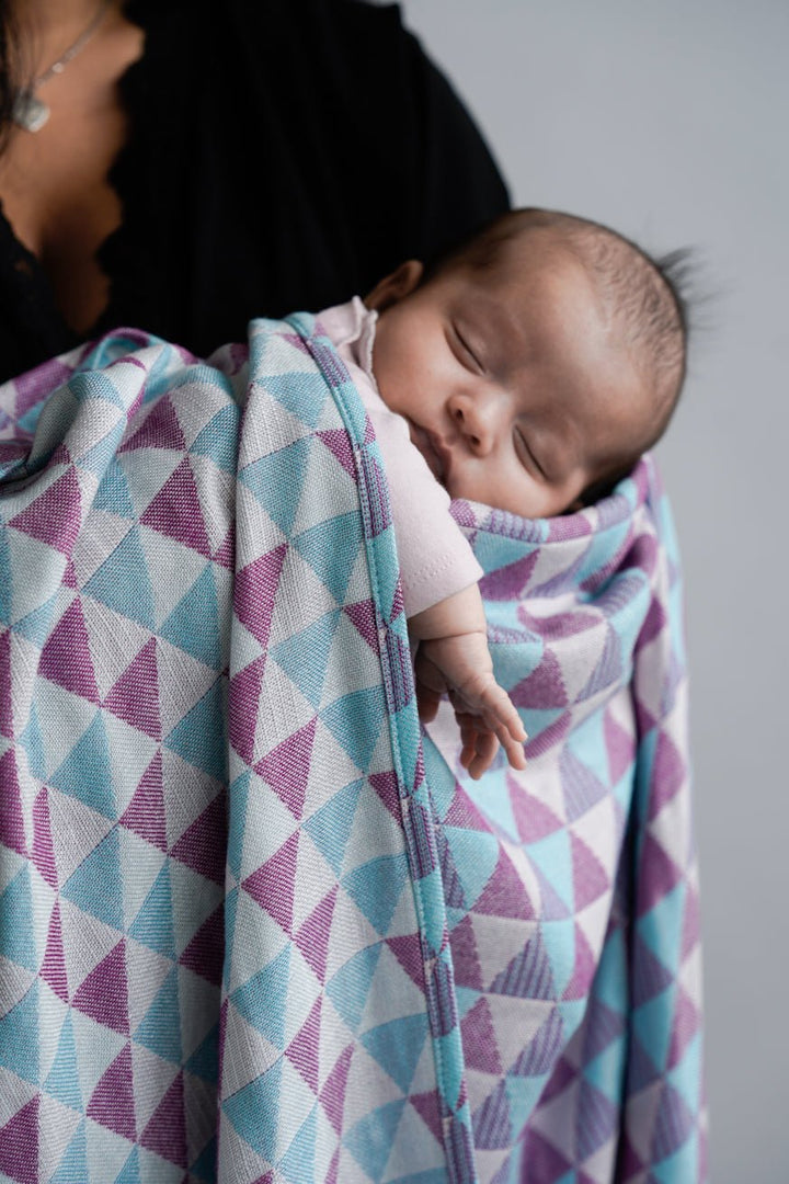 Manta fofinha Triângulo Theodora - KOKADI