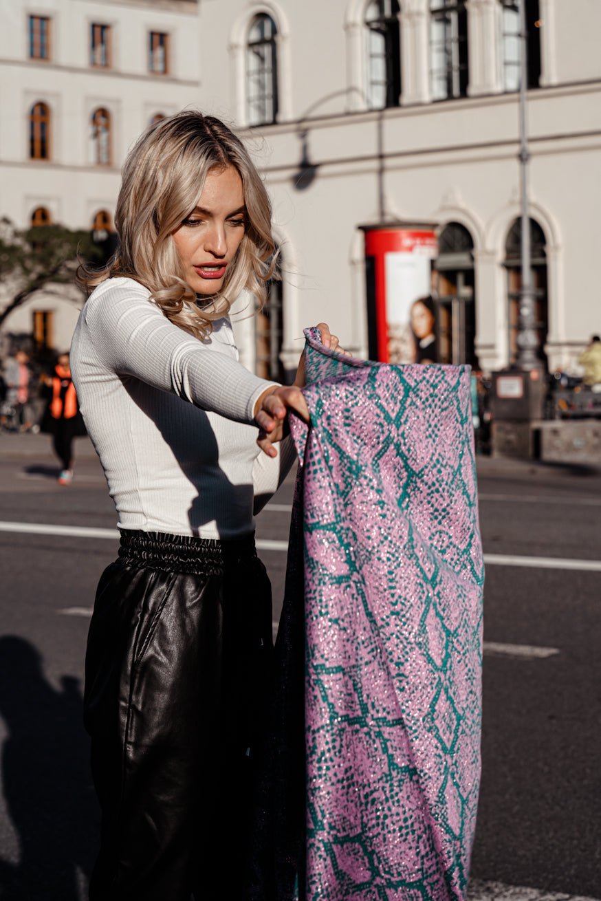 Enrole a cobra Lena KOKADI