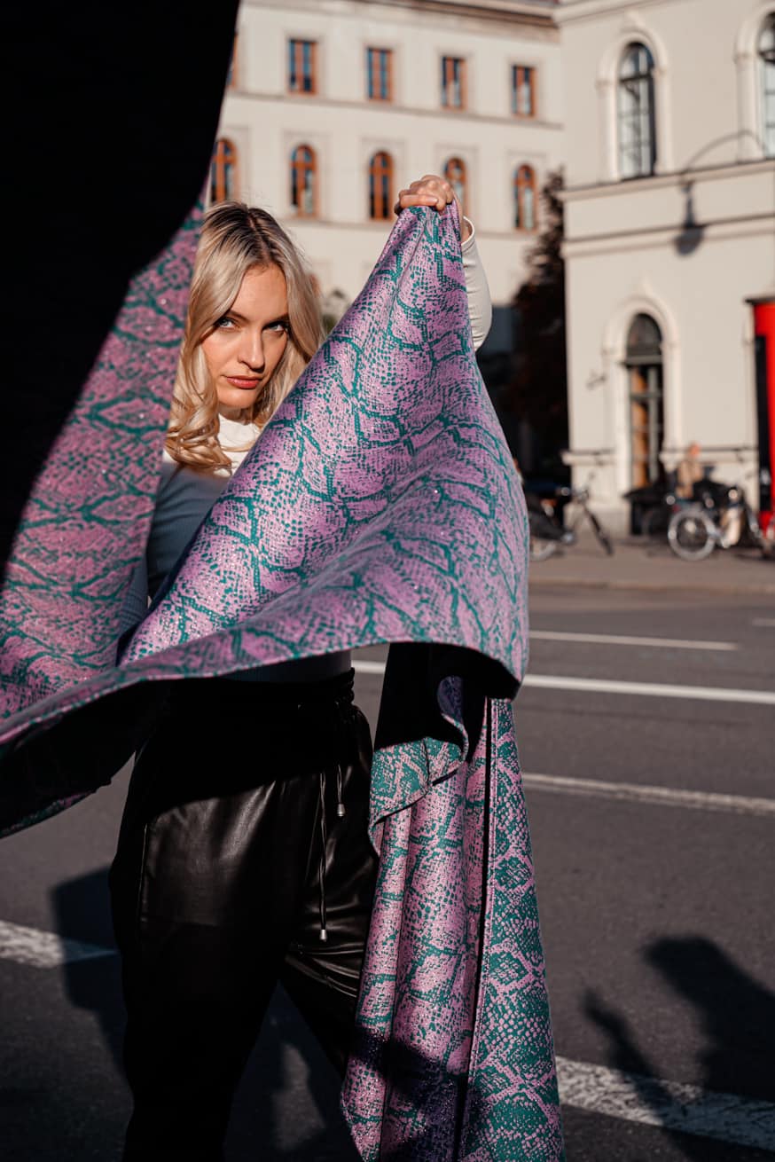 Enrole a cobra Lena KOKADI